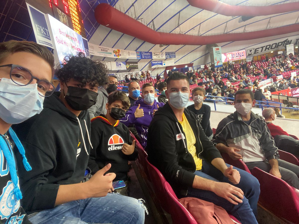 CsiVeDTP's tweet photo. Grazie alla #collaborazione con @REYER1872 , alcuni atleti, allenatori e dirigenti del A.S.D.Basket Club Malcontenta hanno assistito alla #gara di Sabato sera al #Taliercio 🏀🏀.

#csivenezia #basket #pallacanestro https://t.co/jIp9yTvszv