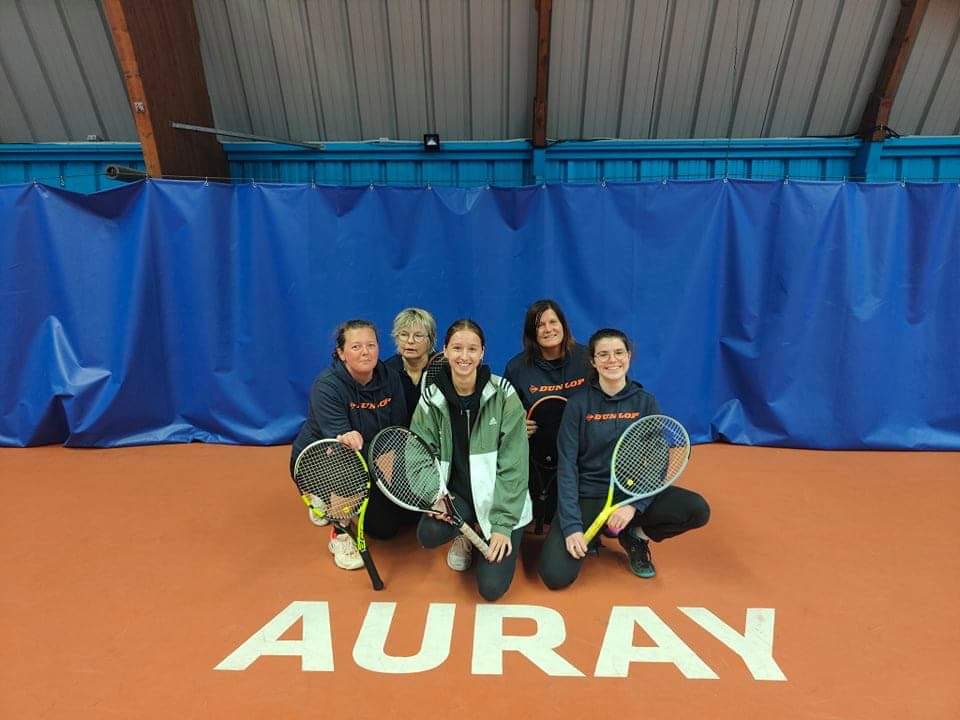TcPondi's tweet photo. 🏆 Championnat Femmes 
🗓 1ère journée 

De très bons résultats ce week-end pour nos équipes femmes 👍🏼

Équipe 2 : ✅ 4/2 vs Tennis Club de Guidel (Pré-R)

Équipe 3 : ✅ 4/0 vs Tennis Club Auray (D2)

Équipe 4 : 🤝 2/2 vs Club de Tennis de Kervignac (D3)

Bravo mesdames 👏🏼👏🏼 https://t.co/qA5E75NK2r