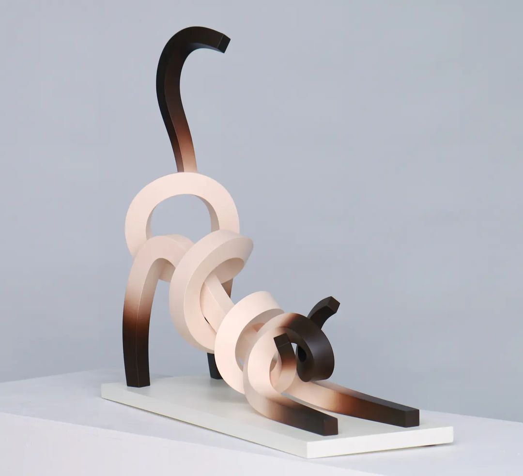 UmbertoArte's tweet photo. Lee Sangsoo / Stretching Siamese Cat, 56×21×52 (h) cm, 2021 https://t.co/hu9b3KgdFG