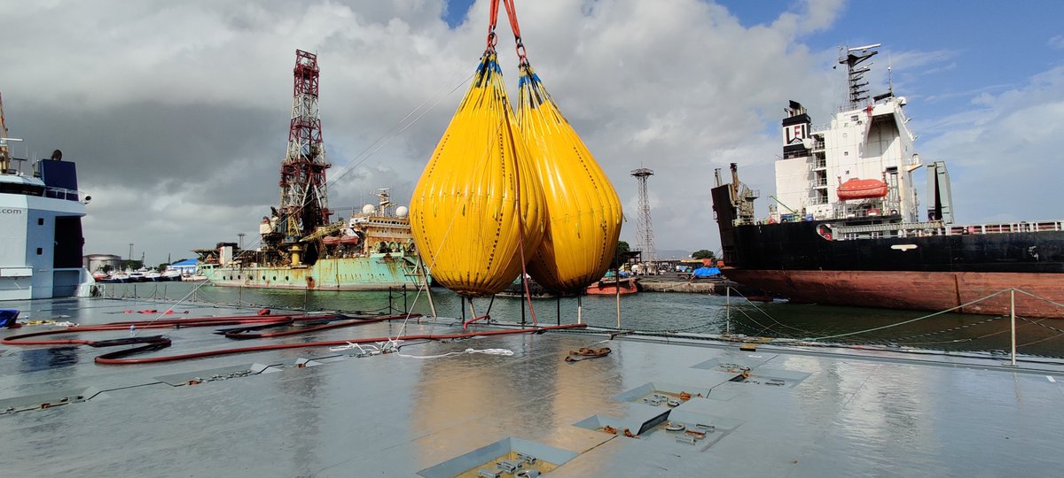 _unique_group's tweet photo. Our #WaterWeights #waterbags in the limelight on their #loadtesting job onboard a vessel located in #India!
2 X 140T Liebherr deck cranes were proof load tested at #MumbaiPort for a client based out of the #Netherlands. 
https://t.co/40Zg1yxjb5 https://t.co/9RQqxAvDkT