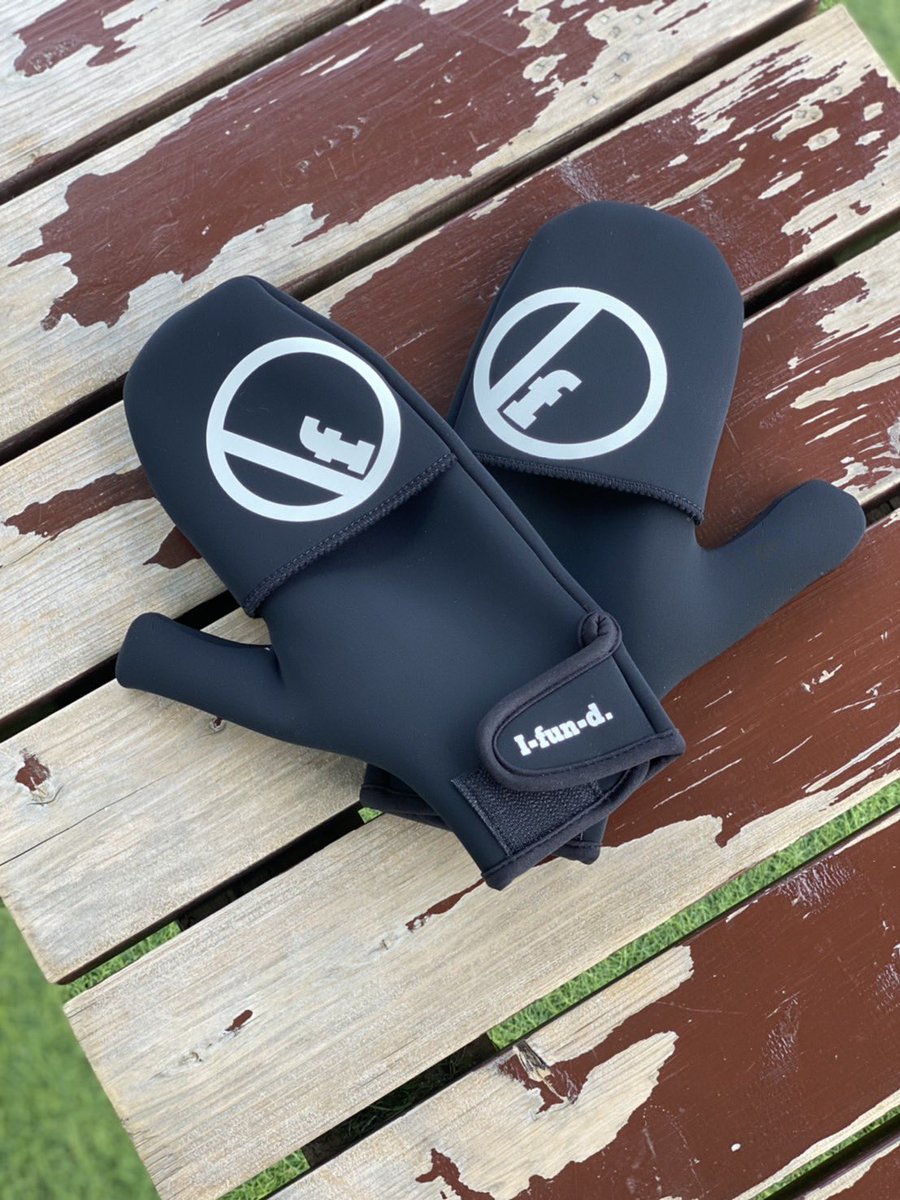 I_fun_d's tweet photo. 寒くなってきましたね。
コイツの出番です「ネオプレーンミトン タイプ2」

The weather got cold!
"Neoprene-mitten Type-2" makes you comfortable.

HPはプロフィールのリンクより。

#i_fun_d 
#ネオプレーンミトン #タイプ2 
#新作 #発送完了 #スマホ操作できる 
#neoprene_mitten #type2 https://t.co/MiiOFr09M2