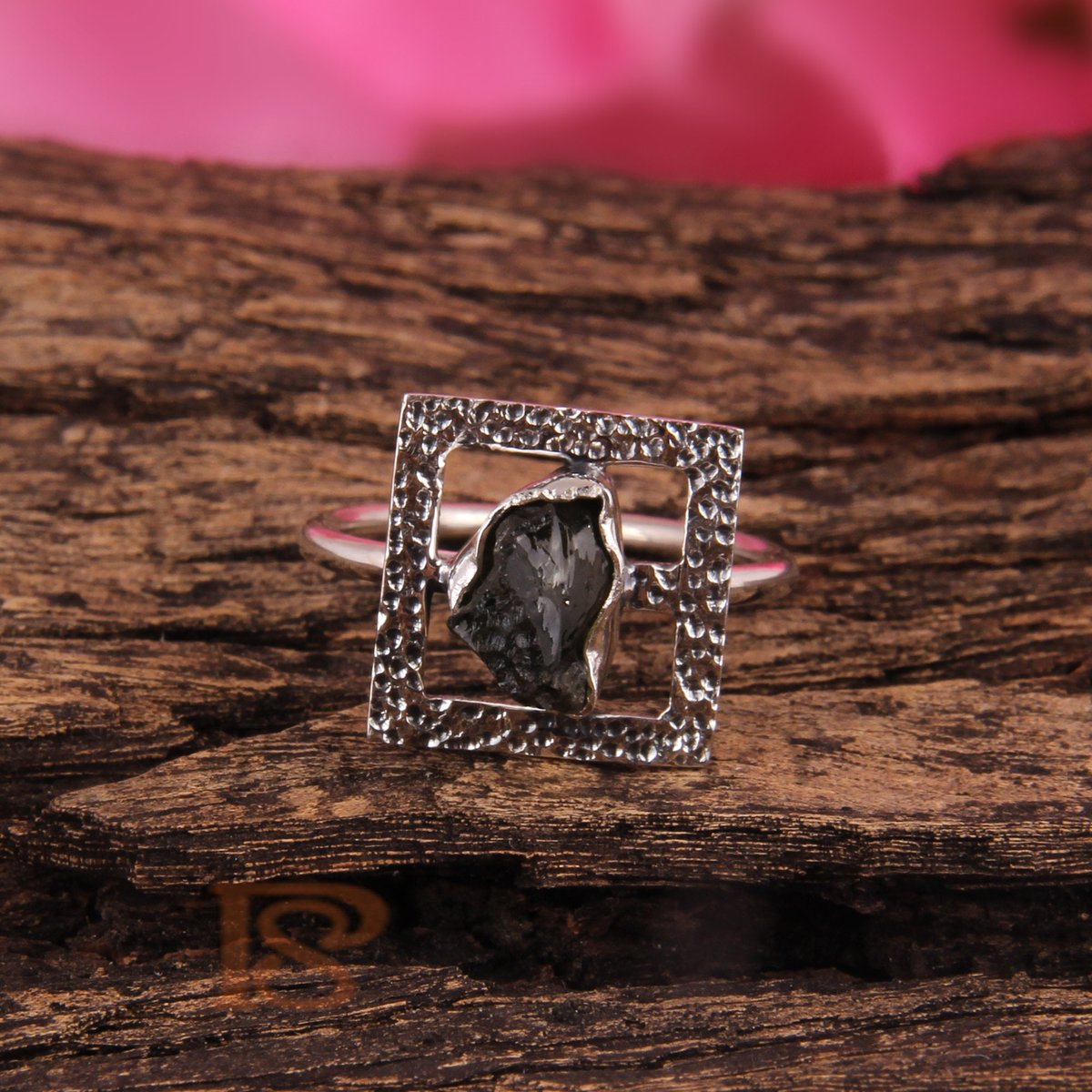 PanoplySilver's tweet photo. Raw Moldavite Stone ring, Moldavite Silver Ring, Solid 925 Sterling Silver Ring, Handmade Raw Silver Ring, Fancy Square Shape Ring For Her.
#rawmoldavite #rawstone #silverring #handmadering #fancyring #Squareshape #giftedjewelry 
https://t.co/uv91Gczjre https://t.co/BwtbF9LygQ