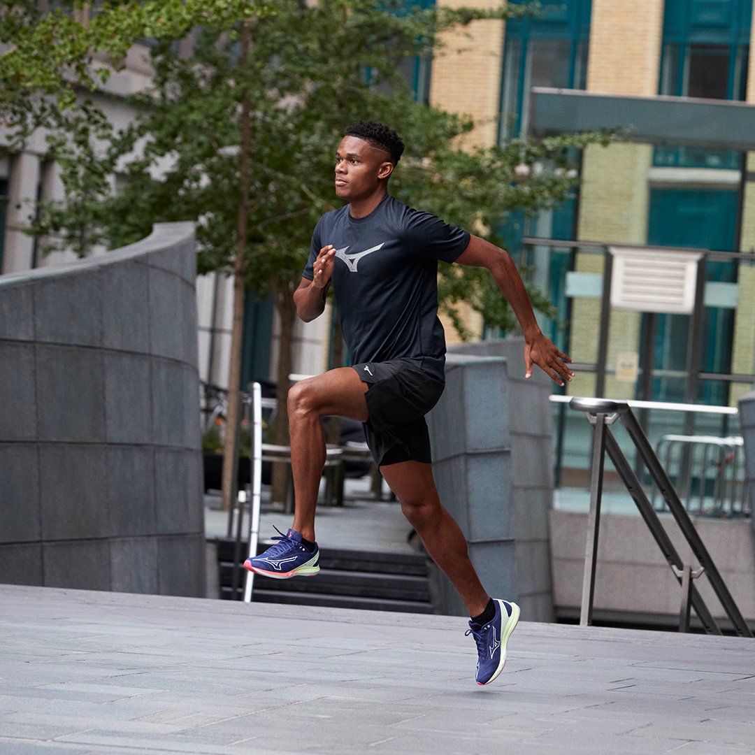 MizunoRunningEU's tweet photo. Running is tough but so are you. Push your limits with the Wave Shadow 5👟

#MizunoRunningEU #WaveShadow5 https://t.co/pDhbL8DhfX