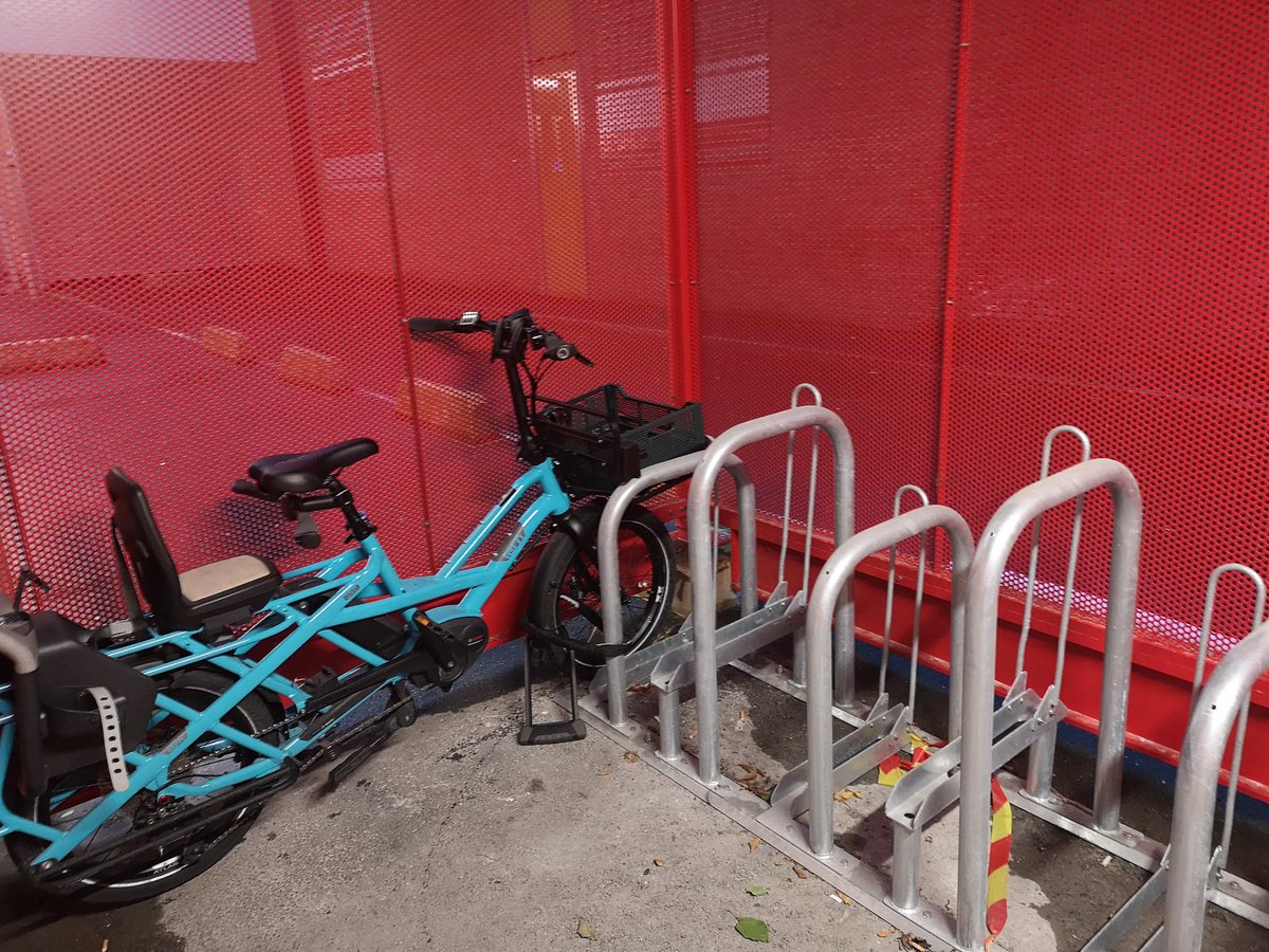 Merci <a href="/velo_aphp/">l’APHP à vélo</a> <a href="/Hopital_Bicetre/">Hôpital Bicêtre AP-HP</a> <a href="/luc_kb/">Dr Luc Morin</a> @RakibaBelkhir et autres!on va pouvoir libérer nos bureaux 😉 !