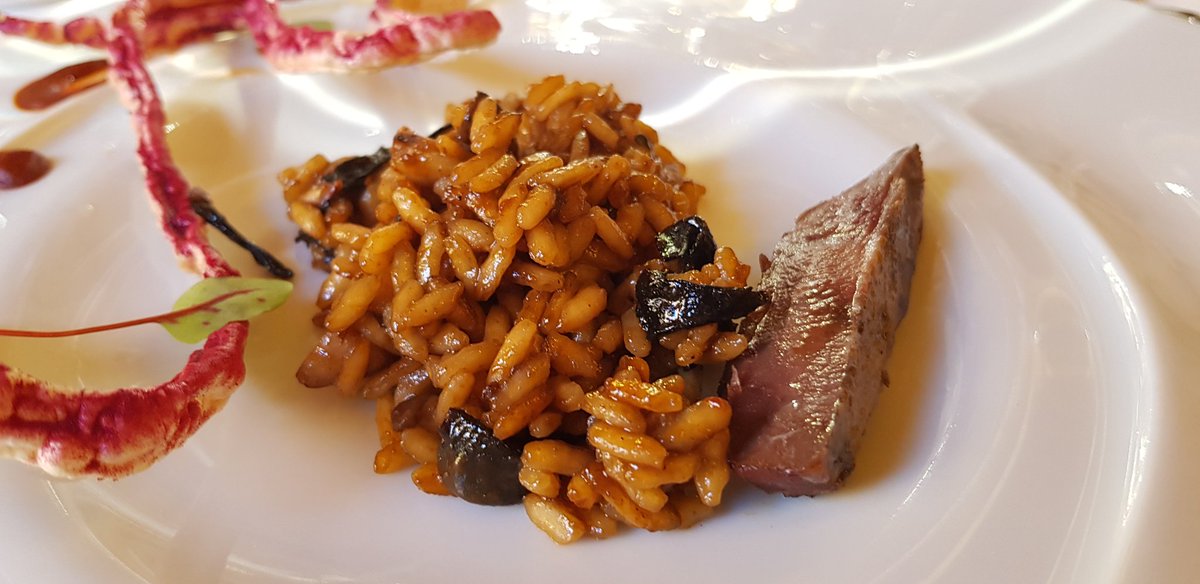 Buenos días!

El menú de otoño de Sergio Manzano <a href="/abarra_res/">Restaurante A' Barra</a> ⭐ es simplemente espectacular. 
Como me gusta este cocinero, cada vez me da más y más. 
Un buen producto tratado con hábiles manos.

El servicio impecable y el maridaje de <a href="/ValerioCarrera/">Valerio Carrera</a> impagable. 
GRACIAS!👏👏👏👏
