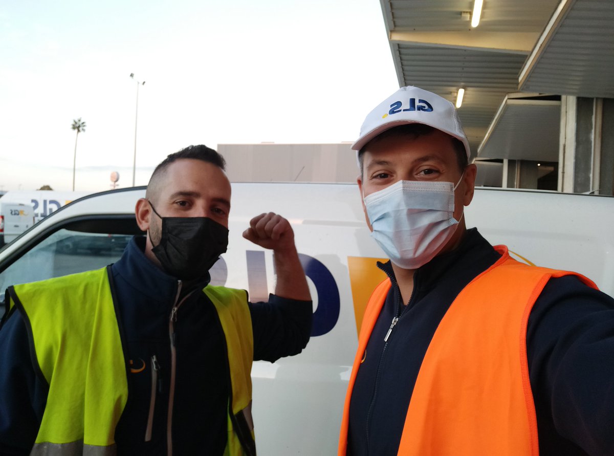 ADzhurkivskyy's tweet photo. Listos para un día diferente. Hoy fuera de oficinas a experimentar este especial #driverday junto al maestro de su oficio Adrián de la agencia 317 de Campanillas. https://t.co/OLtbg7X0HS