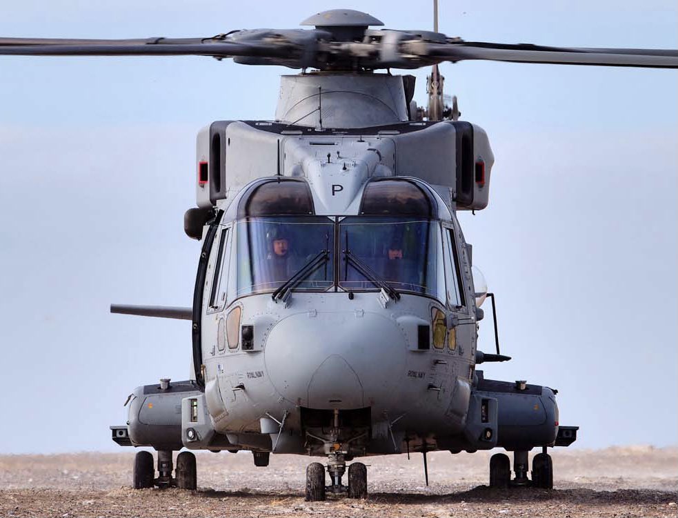 co_chf's tweet photo. #MerlinMonday
#commandomerlin having some down-time on the beach!
#acrossallboundaries #flynavy @845NAS @846NAS @RNASYeovilton https://t.co/p02WJd3W8S
