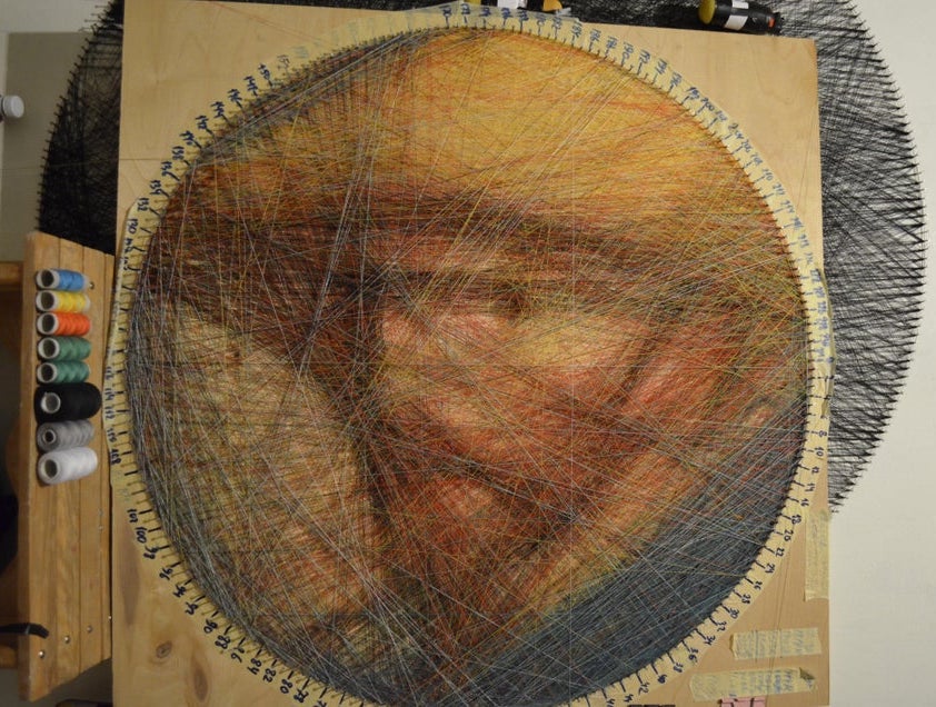 Обман 2023. Картина из натянутых нитей. Круглая картина натянутая нитками. Натягивание ниток картина. Ван Гог Автопортреты разные.