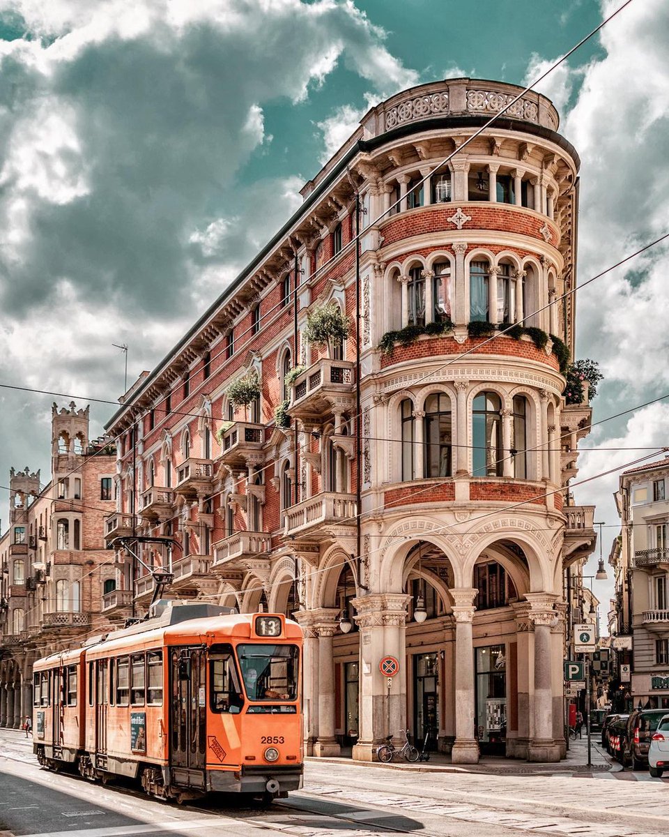 #Autunno a Torino: grandi mostre, spettacoli teatrali, concerti, le vie e le piazze che si illuminano delle Luci d'artista...
Scopri tutto quello che c'è da fare in città ▶ turismotorino.org/it/esperienze/…
#treasureitaly <a href="/turismotorino/">Turismo Torino</a> <a href="/torinopiemonte/">VisitPiemonte.Regional Marketing and Promotion</a> 
📸 IG @ julieaucontraire