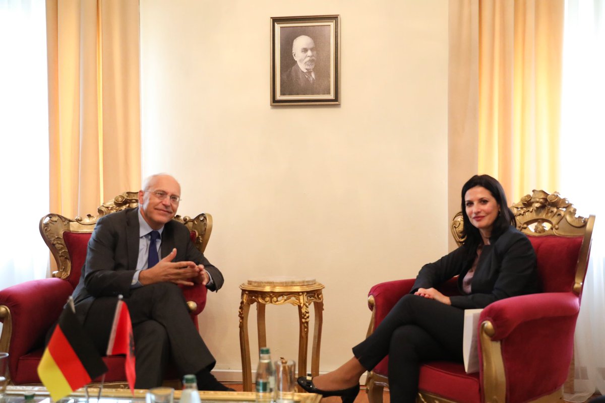 GjonajEtilda's tweet photo. 🇦🇱🤝🇩🇪 Ishte kënaqësi të zhvilloja një takim miqësor me Ambasadorin e Republikës Federale të Gjermanisë në Shqipëri, SH.T.Z. Peter Zingraf. 

👉🏻 https://t.co/pW6yV5t3sa

#Integrimi
#BashkëpunimiNdërkombëtar https://t.co/4i7OdNRMZv