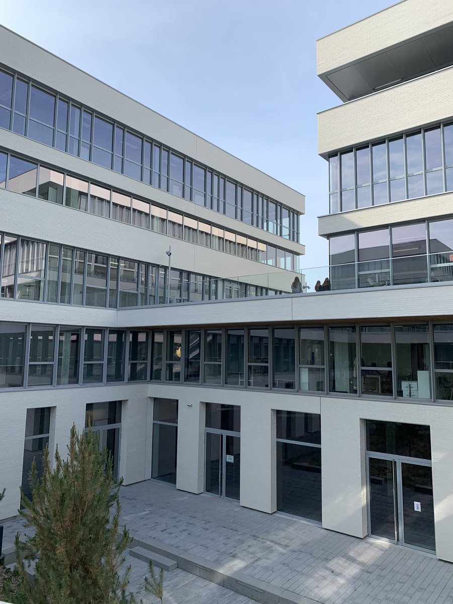 JTribouilloy's tweet photo. Après 3 semaines au sein d’@ENGIEgroup, je retrouve les bancs de l’école à @euratechnologie pour 1 semaine avec l’@IstcLille👩🏻💻📚
#alternance #master1 #mastercommunication #istc #com https://t.co/tn2InoYwy4