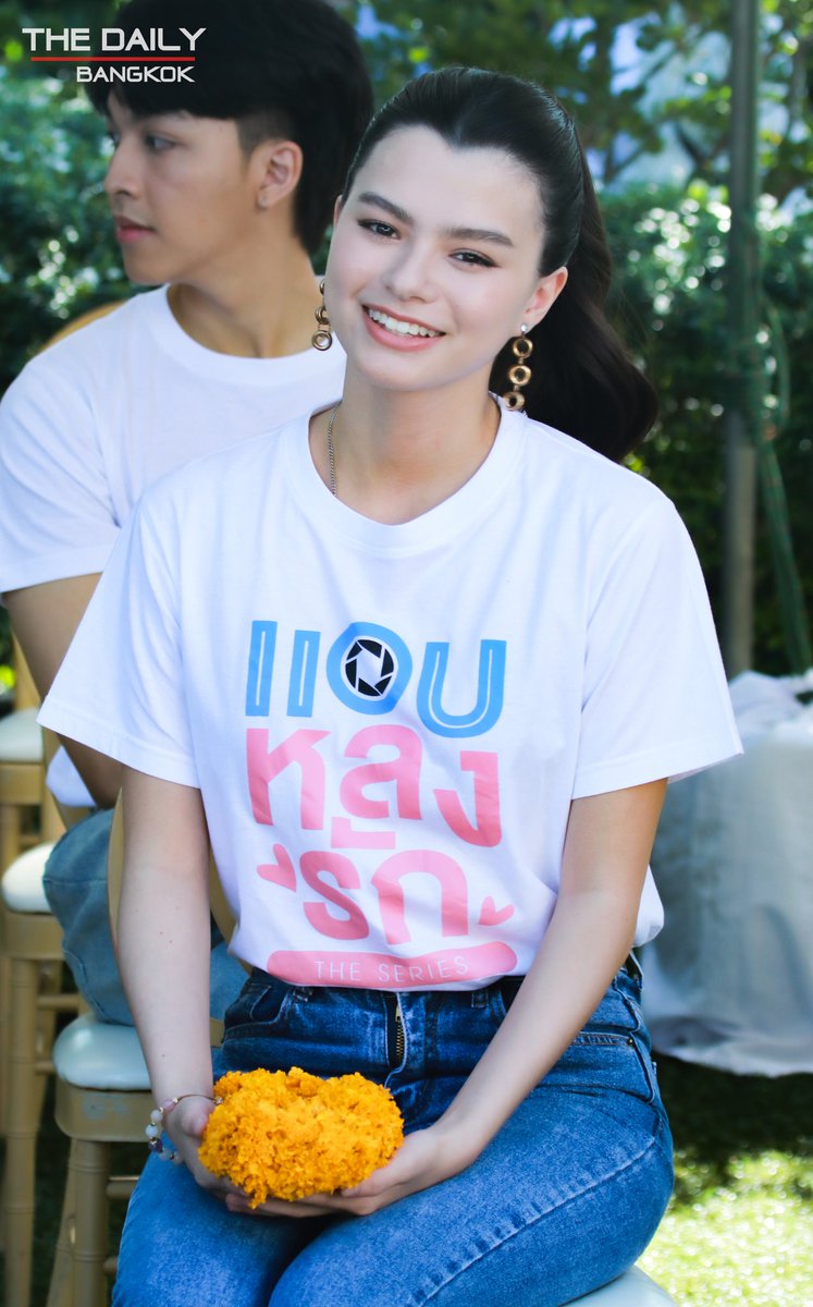 thedailybkk's tweet photo. 2 สาว #ฟรีนเบค ช่วงบรรยากาศงานพีธีบวงสรวง #แอบหลงรักเดอะซีรีส์ 
#SCOYtheseries  
ติดตามได้เร็วๆ นี้ ที่ช่อง 3
#freenbeck 
#มามี้ของน้อนเบค 
#srchafreen 
#starupdate  
#beckysangels 
#มามี้ของน้อนเบค https://t.co/cJorTemvKr