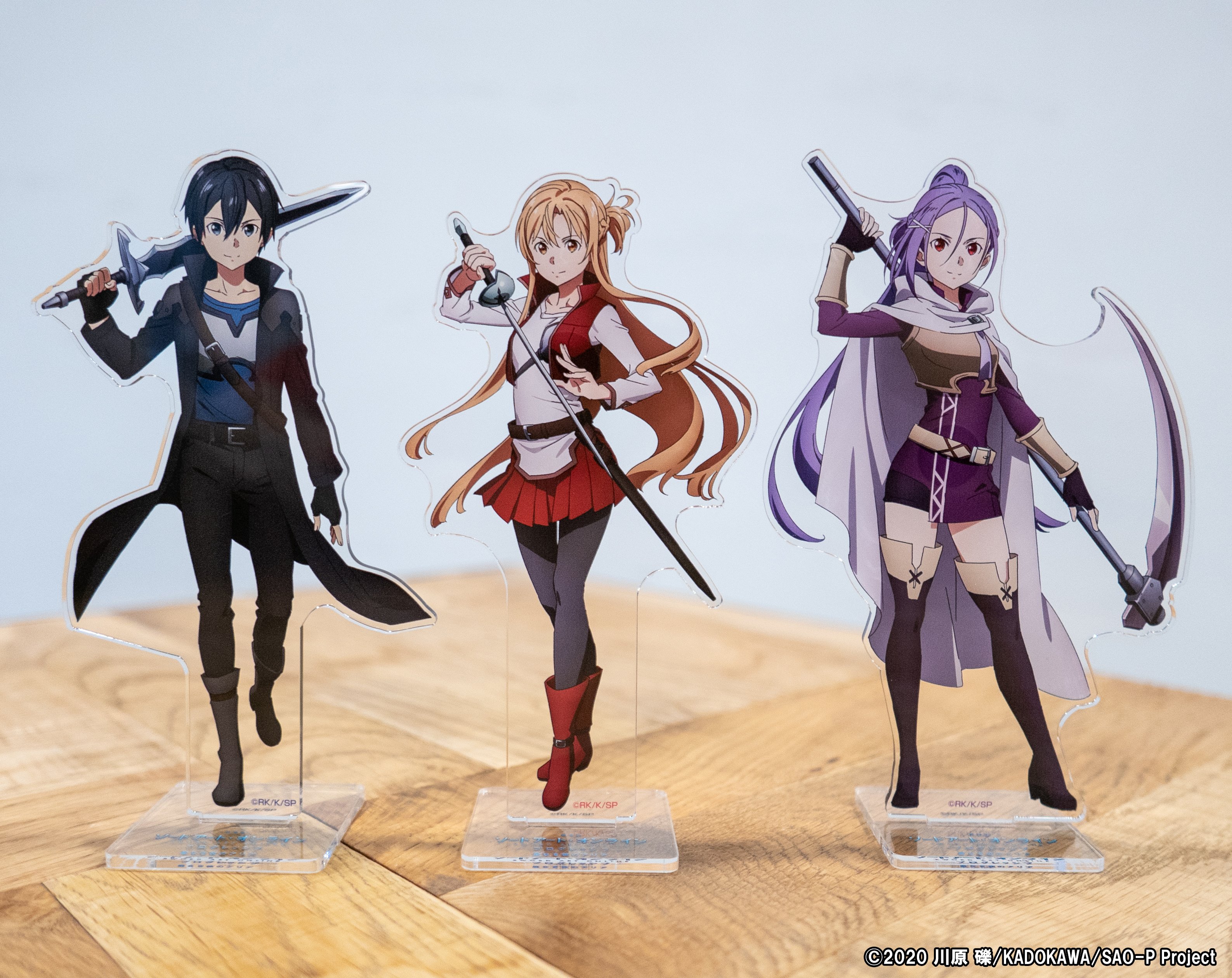アニメ ソードアート オンライン 公式 劇場販売グッズ情報 劇場版 ソードアート オンライン プログレッシブ 星なき夜のアリア 劇場販売グッズの写真を公開 パンフレット アクリルマスコット クリアファイル ホログラムポストカード