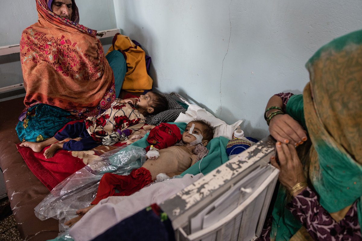 New UN report:More than half of #Afghanistan’s population is facing acute hunger as the country has been thrown into one of the world’s largest food crisis - due to conflict,economic crisis and drought. 
Image:Children are treated for malnutrition at Kandahar's Mirwais Hopsital.