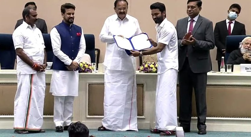 That Fan's proudly moment🥰☺️
Well deserved One ☺️🥰🎉
#Asuran_D_PrideOfIndianCinema 
#AsuranDhanush 
@dhanushkraja 
Congrats Anna #spreadlove