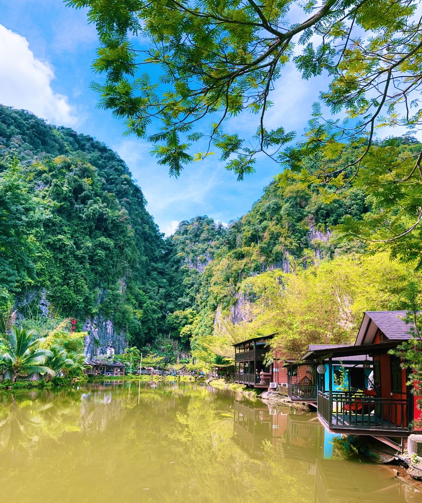 AhmadAzimAsri's tweet photo. Kalu datang Ipoh boleh la masukkan Qing Xin Ling Leisure &amp; Culture Village, Taman Saikat dalam list. View mmg awesome! Bayaran masuk rm10. Boleh kasi ikan makan, kayuh basikal, tarik candu dan paling penting port best utk ootd. @MohKeIpoh https://t.co/KCB3UeBiEt