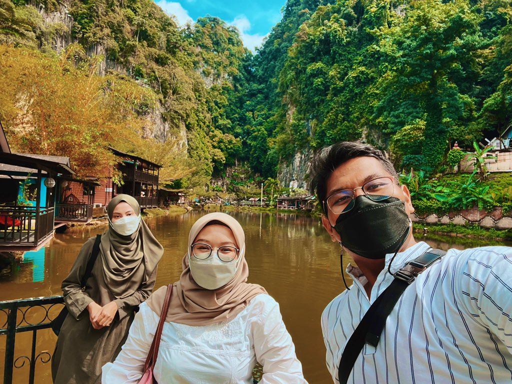 AhmadAzimAsri's tweet photo. Kalu datang Ipoh boleh la masukkan Qing Xin Ling Leisure &amp; Culture Village, Taman Saikat dalam list. View mmg awesome! Bayaran masuk rm10. Boleh kasi ikan makan, kayuh basikal, tarik candu dan paling penting port best utk ootd. @MohKeIpoh https://t.co/KCB3UeBiEt