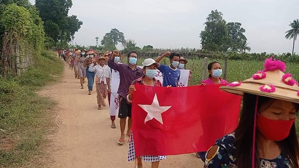 IrrawaddyNews's tweet photo. Villagers from northern Salingyi and eastern Yinmarbin in #Sagaing Region continued their daily protest against the military regime for the 229th day in a row on Monday.  (Photo: CJ) 

#WhatsHappeningInMyanmar https://t.co/LMEy65EPX6