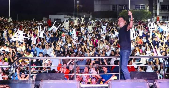 OlimpicaSt937's tweet photo. #repost @CHURO_DIAZ
Hatonuevo como siempre 🕺🕺🕺🕺🤗🎊🎉🎤🎶 gracias al alcalde @luisarturopalmezano y su esposa @sandrasaenzal 👏👏👏👏👏👏👏👏👏 https://t.co/SHewlMHEd0
