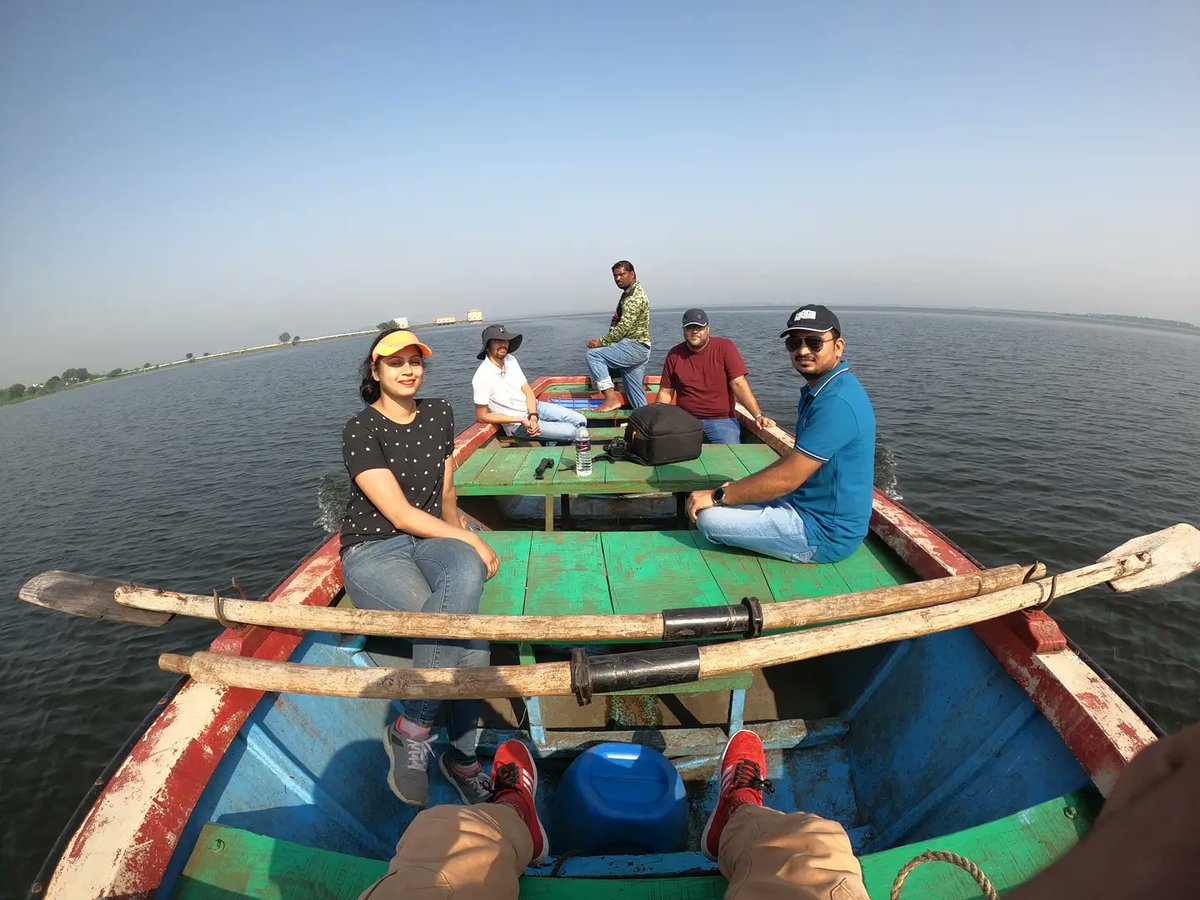 ludduvlogs's tweet photo. I go to nature to be soothed and healed, and to have my senses put in order.
#ludduofficial #luffians #motovlogger #maharastra #youtube #vlogger #bhigwan #youtuber #Pune #motovlogging #flamingo #gopro #vlog #goproindia #bhigwanbirdsanctaury #punekar #maharastratourism #viral https://t.co/f9WwoGAusv