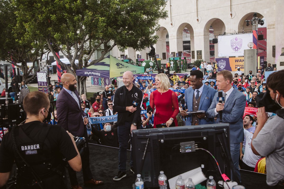 brazil_pl's tweet photo. O fim de semana foi de evento da Premier League nos EUA.

O popular #PLMorning contou com a presença de Alan Shearer e reuniu muitos torcedores norte-americanos. 

Espero que, em um futuro próximo, a PL faça uma ação (outra vez) aqui no Brasil. https://t.co/PmAQ6KfufU