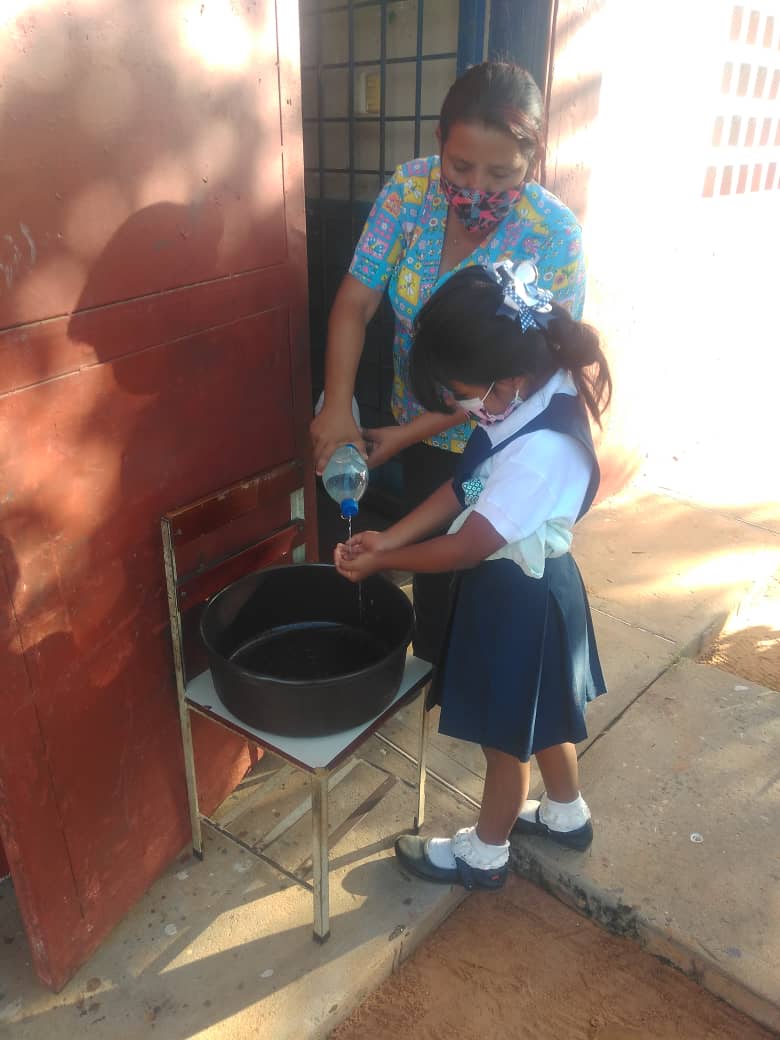 EMcbo9's tweet photo. Feliz regreso a clases con alegría en las escuelas Maracaibo 9 Estado Zulia. https://t.co/psVxt2KmTN