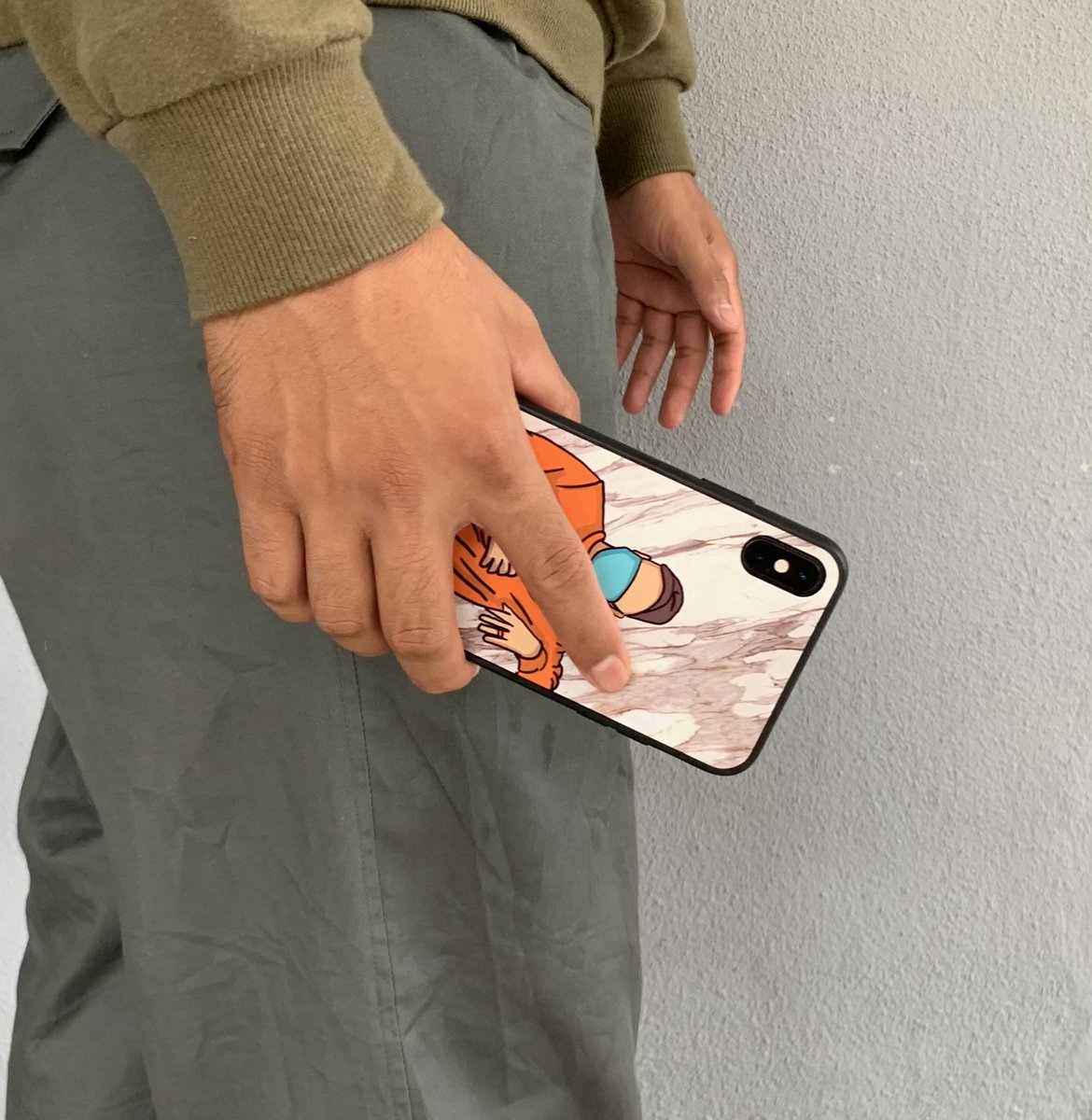 Afirhuls's tweet photo. cekorang teka gambar aku dekat casing tu aku pakai baju warna apa? 🤪

btw, aku takboleh move on lah smart gila casing ni, korang kalau ada gambar nice nice peliss lah pergi buat macamni dekat @tupai_design @karcasemalaysia aku nak menangis dah ni 😭 https://t.co/Hlyu58DaV9