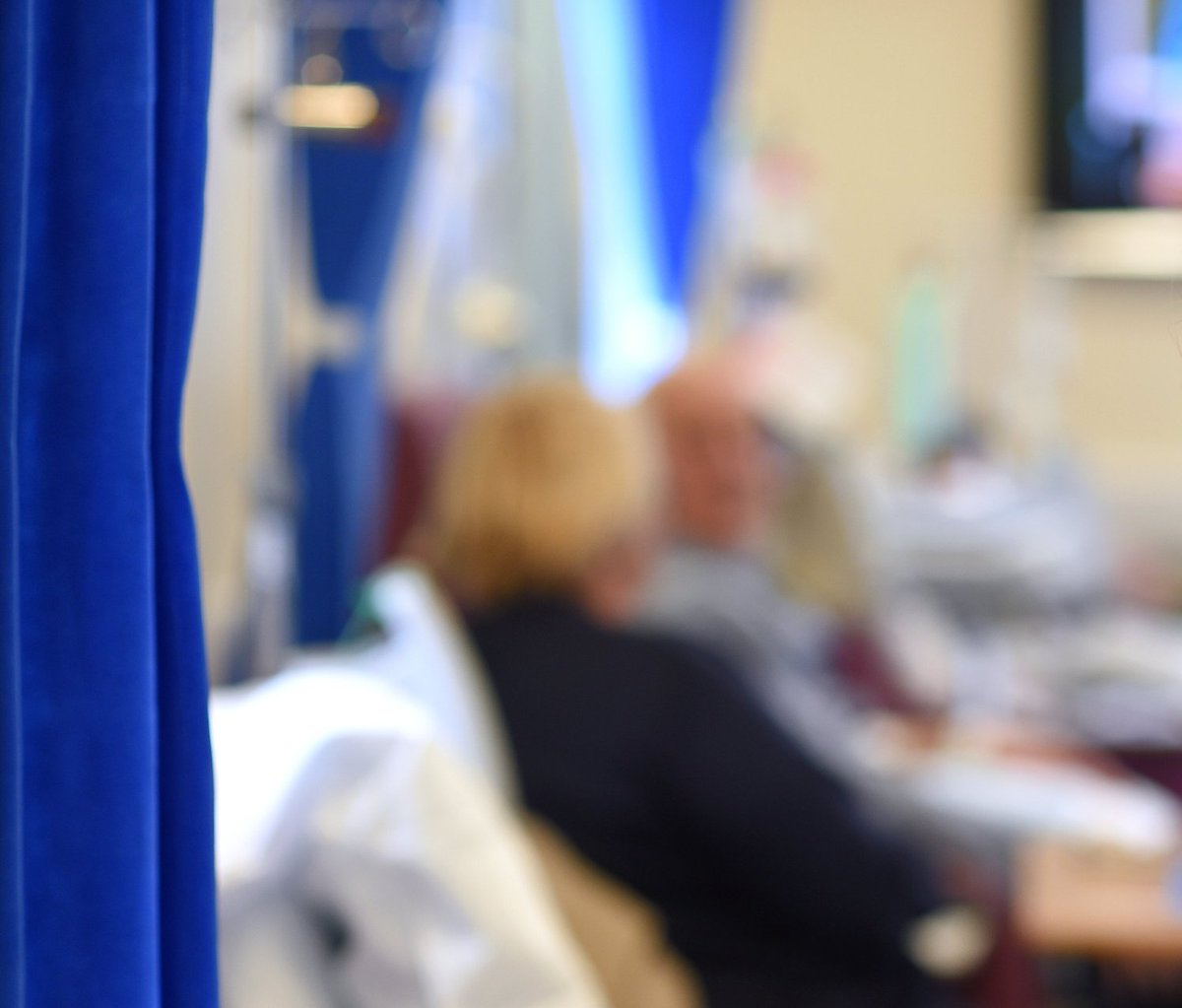 ESNEFT's tweet image. We've made the difficult decision to temporarily suspend visiting in our Suffolk hospitals from Wednesday. This is due to the high number of #COVID19 infections in the community and the increasing number of people with the virus in hospital. Read more: bit.ly/3CcfyaM 1/2