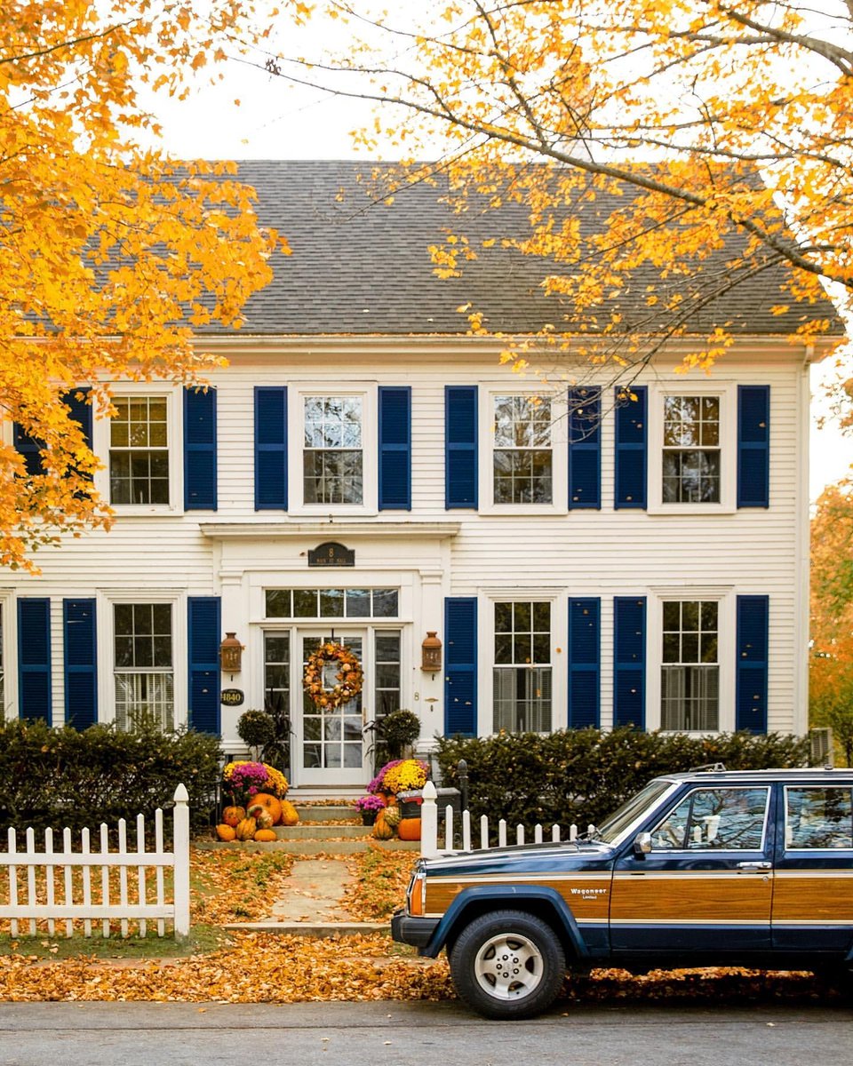 gorgeous_pix's tweet photo. "Federal-style house in the small and historic town of Thomaston, Knox County, Maine. From u/ManiaforBeatles on /r/mostbeautiful #stylehouse #knoxcounty #historictown #thomaston #small #maine #federal #mostbeautiful" https://t.co/RBvmyOqfoz