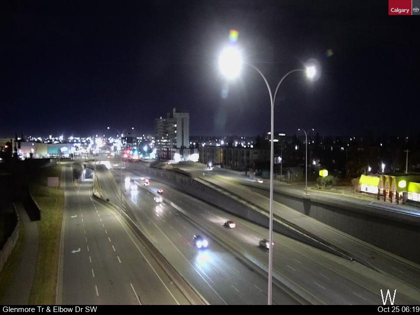 citynewscalgary's tweet image. TRAFFIC: Good morning, #yyc!

Roads dry, lanes quiet to start the #mondaycommute. Connect with us (when safe) if you see something in the way. #yyctraffic #yycroads #abroads #660traffic 

(PIC: G'more Tr at Elbow Dr SW.)