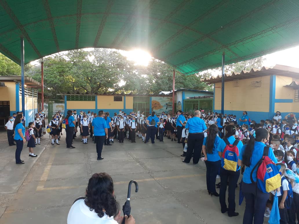 EMcbo9's tweet photo. EBN Dr Máximo Arteaga Pérez regreso a clases con entusiasmo. Maracaibo. Parroquia Francisco Eugenio Bustamante. Zulia. Venezuela https://t.co/vzlXKFJWjt