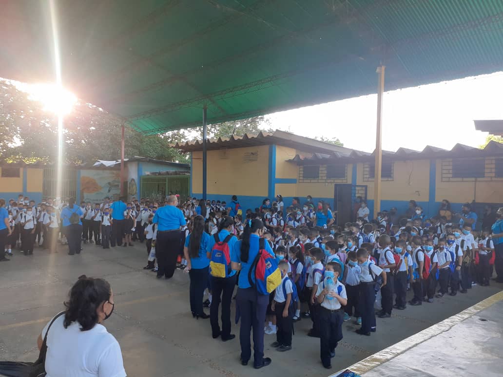 EMcbo9's tweet photo. EBN Dr Máximo Arteaga Pérez regreso a clases con entusiasmo. Maracaibo. Parroquia Francisco Eugenio Bustamante. Zulia. Venezuela https://t.co/vzlXKFJWjt