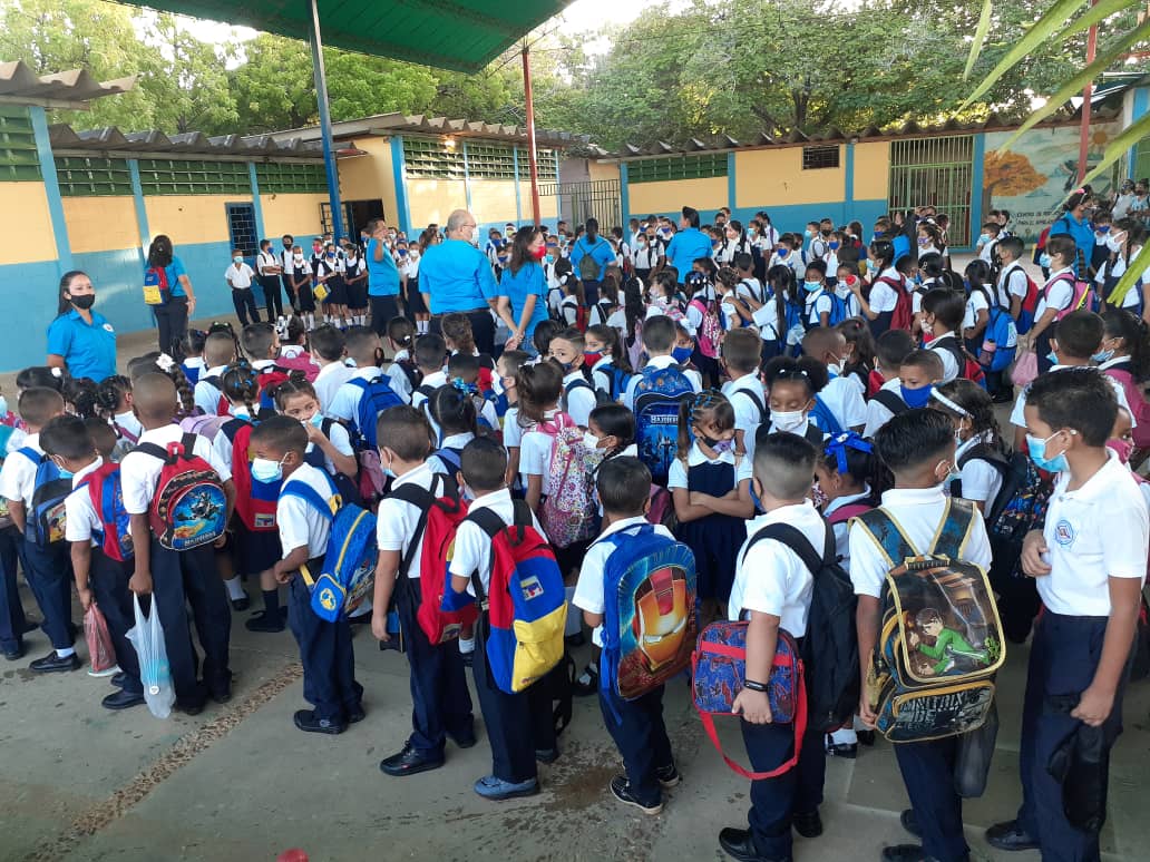 EMcbo9's tweet photo. EBN Dr Máximo Arteaga Pérez regreso a clases con entusiasmo. Maracaibo. Parroquia Francisco Eugenio Bustamante. Zulia. Venezuela https://t.co/vzlXKFJWjt