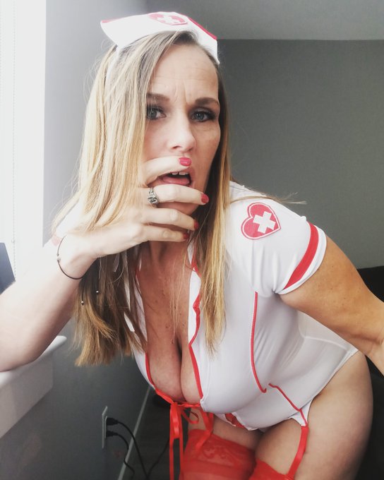 Let me check your vitals...it won't hurt I promise!!  @fancentro #FCHalloween21 #milf #hotmom #naughtynurse
