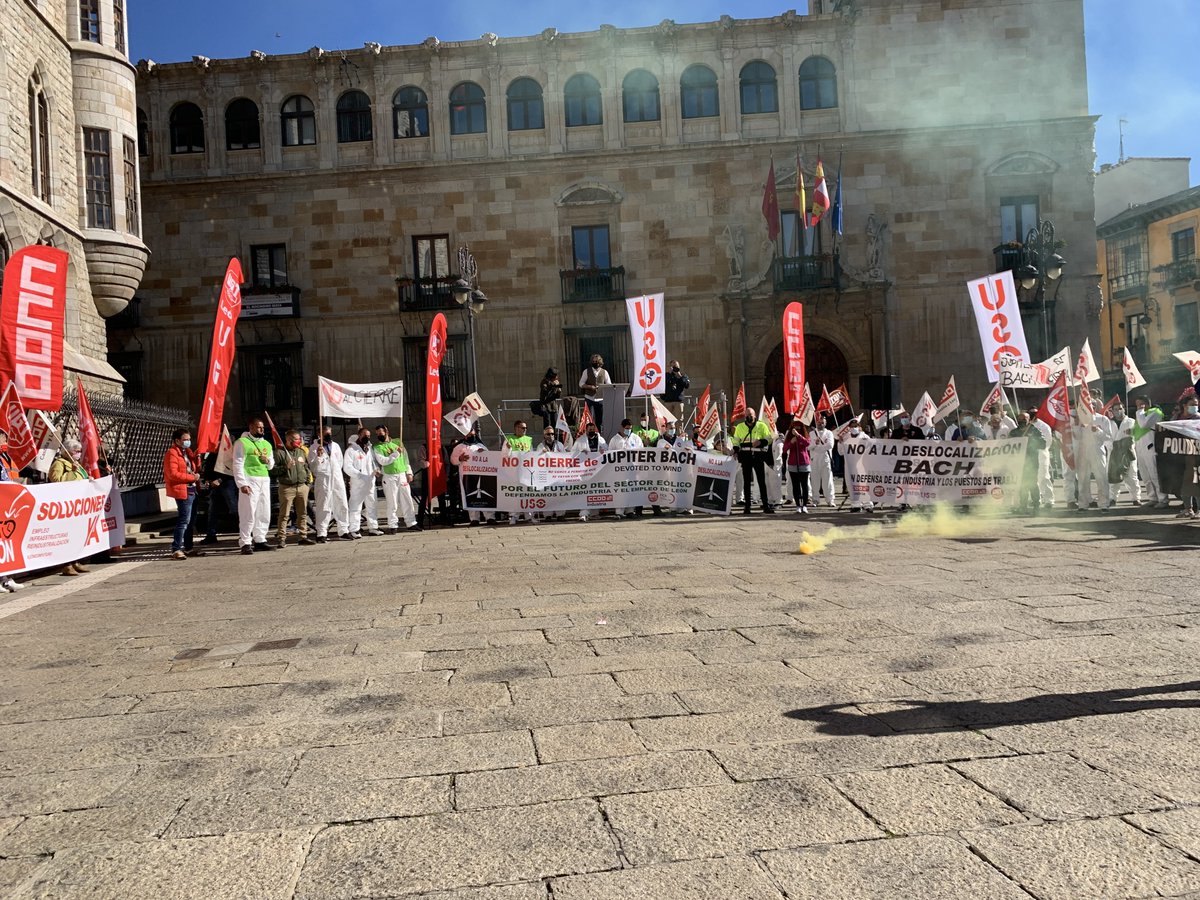 jupbachsequeda's tweet photo. La plantilla de Jupiter Bach, familiares, amigos y otras plataformas salimos ayer a reivindicar que no se cierre ni una empresa más en #leonesp
Gracias a tod@s
🚫NO al cierre de Jupiter Bach
#jupiterbach #leonsemuere #energiasrenovables #NoAlCierre #noalere #noaladeslocalizacion https://t.co/FPqxjfvzSC