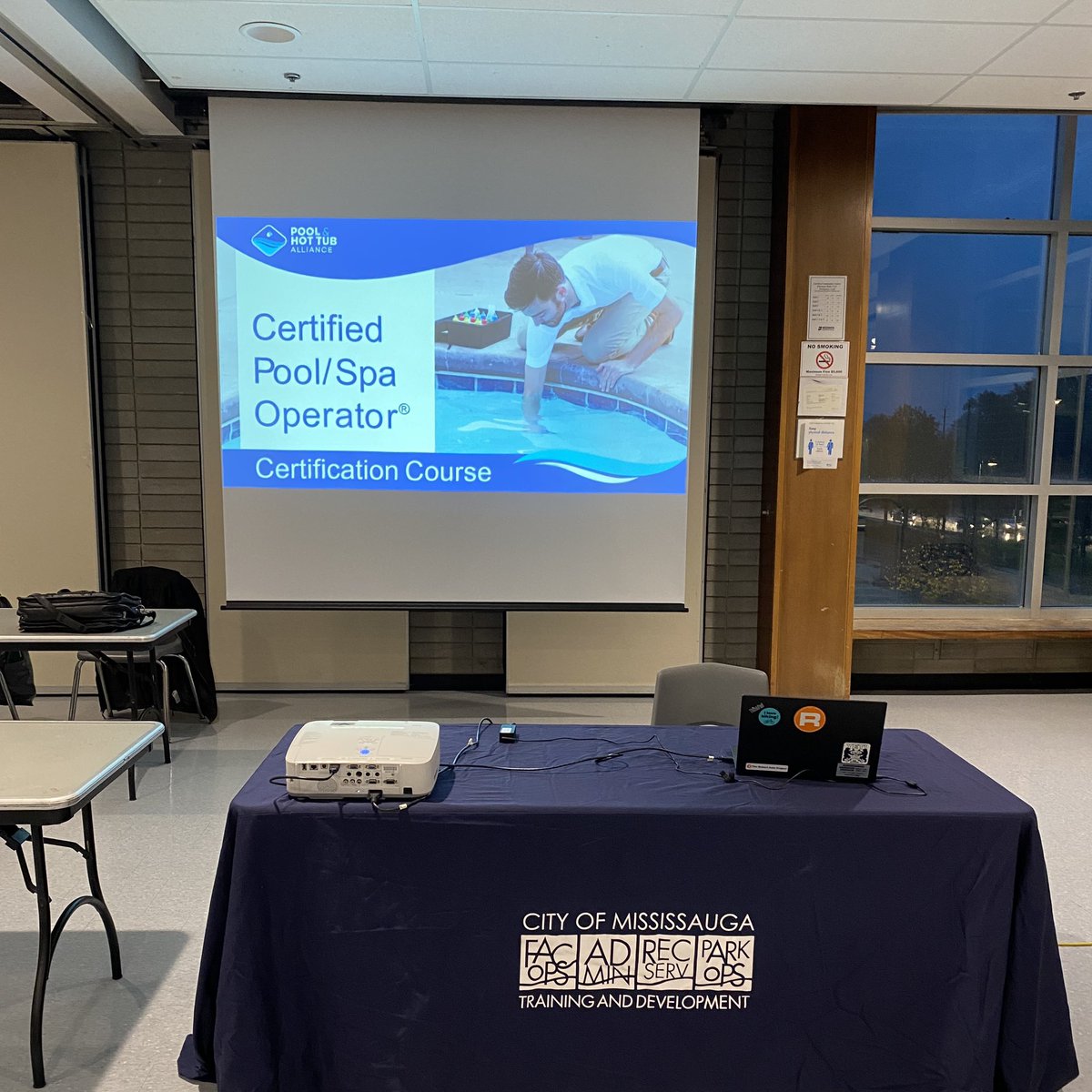skicoachcam's tweet photo. Great to be back teaching in person after the last 2 years! #CertifiedPoolOperator @ThePHTA https://t.co/s5NsE52MrI
