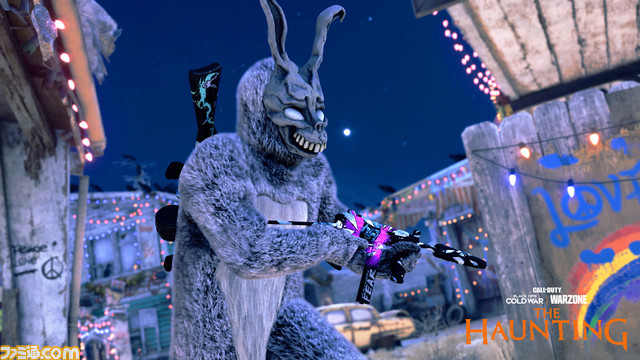 famitsu's tweet photo. 『CoD:BOCW』と『WARZONE』にて、ホラー映画『スクリーム』『ドニー・ダーコ』とコラボしたハロウィンイベントを11月3日(水)まで開催
スキンやイベントモードなど限定コンテンツが登場
#BlackOpsCold
https://t.co/vRyZPJaAey https://t.co/KfcCMq3Paa