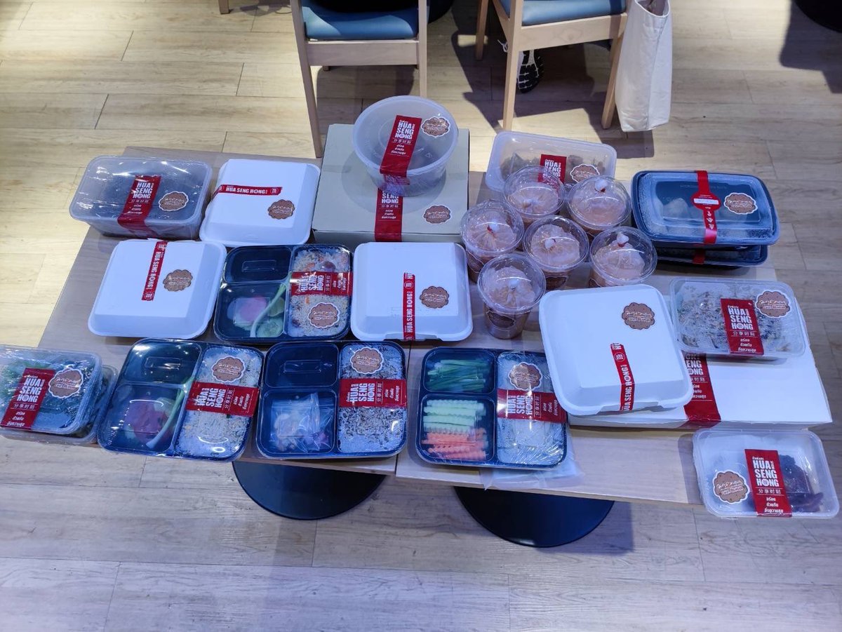 Ohmpawat_Family's tweet photo. กำลังใจล้นหลามในวันนี้ 
คุณภวัตเขาดีใจมากๆๆๆเลยน้า 💕💕🥰🥰

ขอบคุณทุกการสนับสนุนจากทุกคนเลย
Thanks for all support today!!

#ohmpawat
#ยิ้ม5พันของโอมภวัต https://t.co/lIdhKKdgpJ