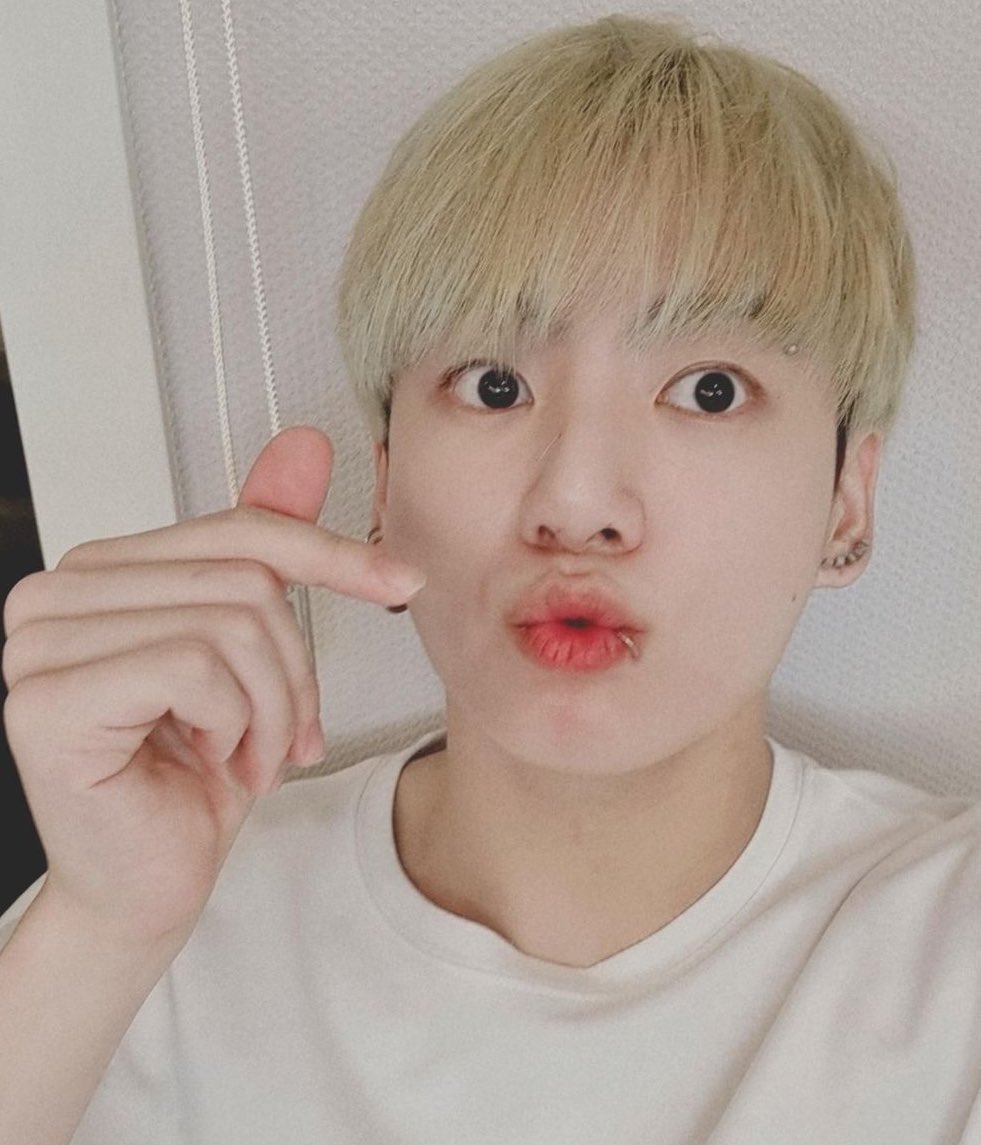 BTS Jungkooks blonde hair and lip piercing has fans swooning over him