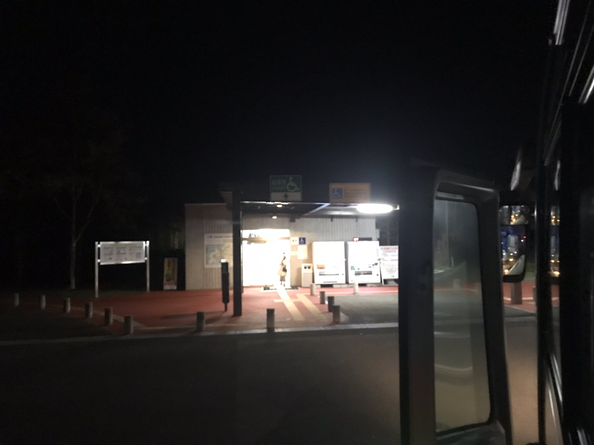 Tabibito 函館 函館特急ニュースター号 21便は札幌北icから高速に入り トイレ休憩は2箇所 この便は樽前sa 静狩paで各15分の休憩 樽前saはセブンイレブン併設 静狩paは自販機のみ 缶 ペットボトル以外のゴミ箱無し 時から国縫ic 大沼公園ic
