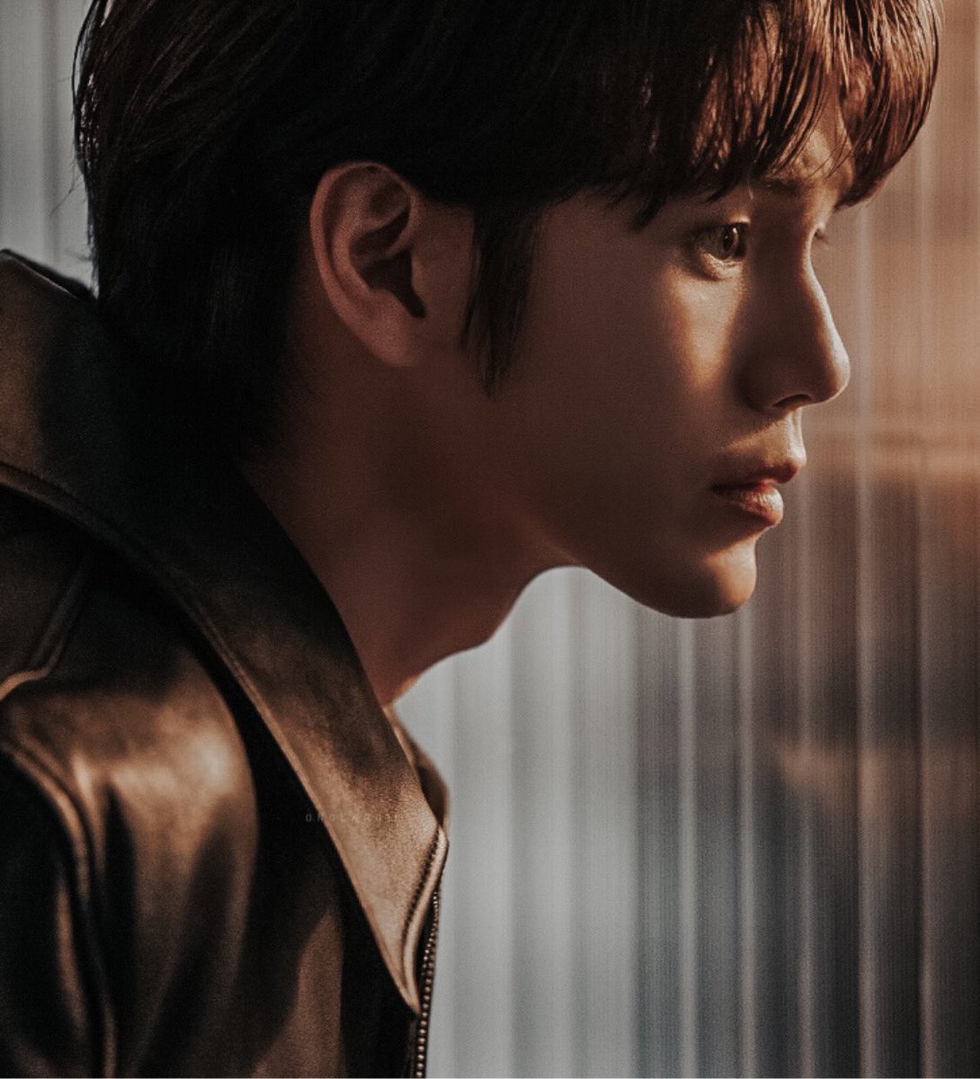 ONGLAROID's tweet photo. light or dark, you decide.

#ONGSEONGWU #옹성우 #邕圣祐 #オンソンウ #องซองอู https://t.co/aGzXP8K6ns