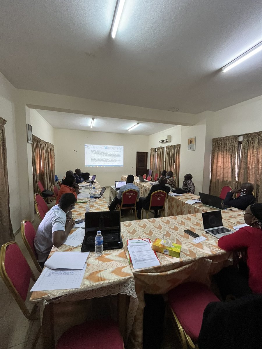 gestion_aa's tweet photo. Le groupe I - le chapitre I relatif à la démarche méthodologique et la présentation de la zone marine et côtière de Grand-Bassam. @MamiWataProject @GRIDArendal @ProgrammeW @WorldBank @UNAbjConvention @Csesenegal @Mineddci https://t.co/IODszBuGtA