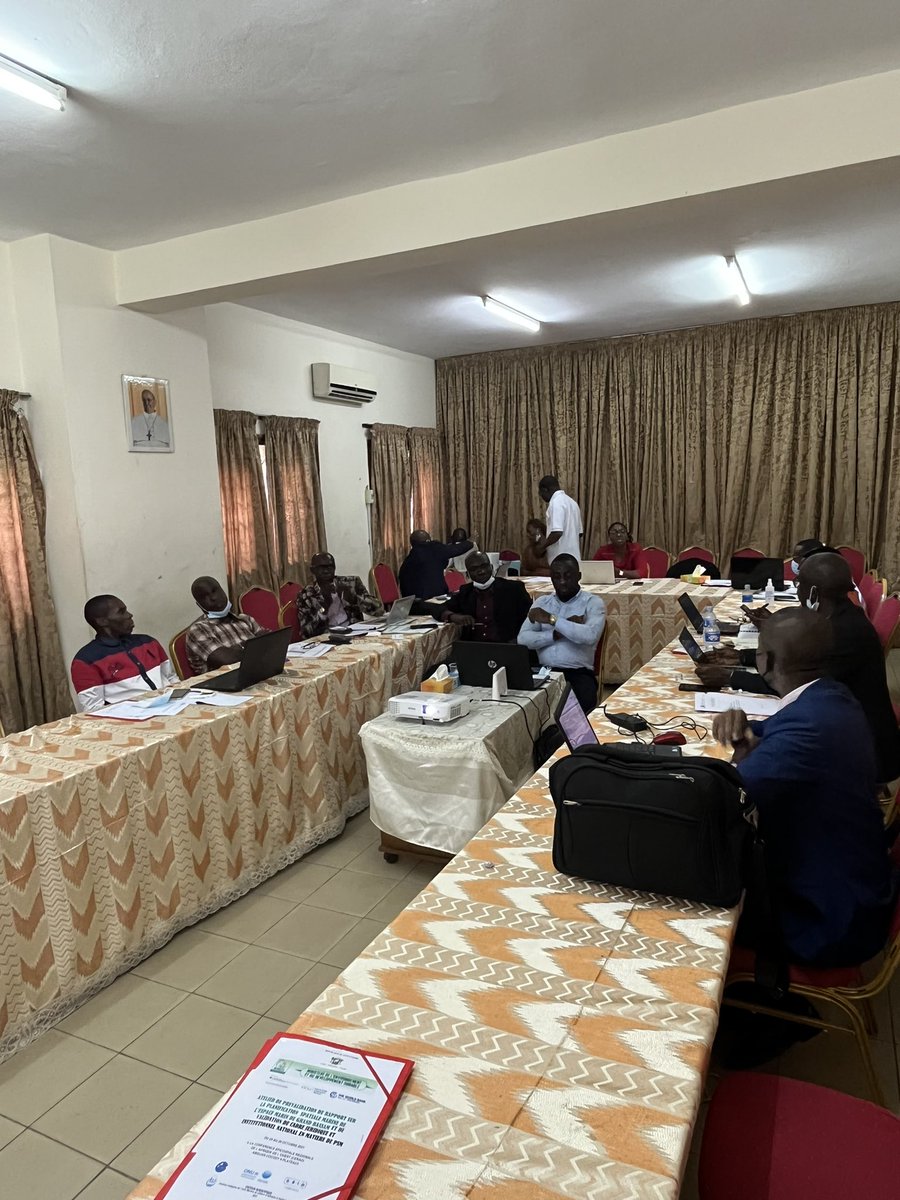 gestion_aa's tweet photo. Le groupe I - le chapitre I relatif à la démarche méthodologique et la présentation de la zone marine et côtière de Grand-Bassam. @MamiWataProject @GRIDArendal @ProgrammeW @WorldBank @UNAbjConvention @Csesenegal @Mineddci https://t.co/IODszBuGtA