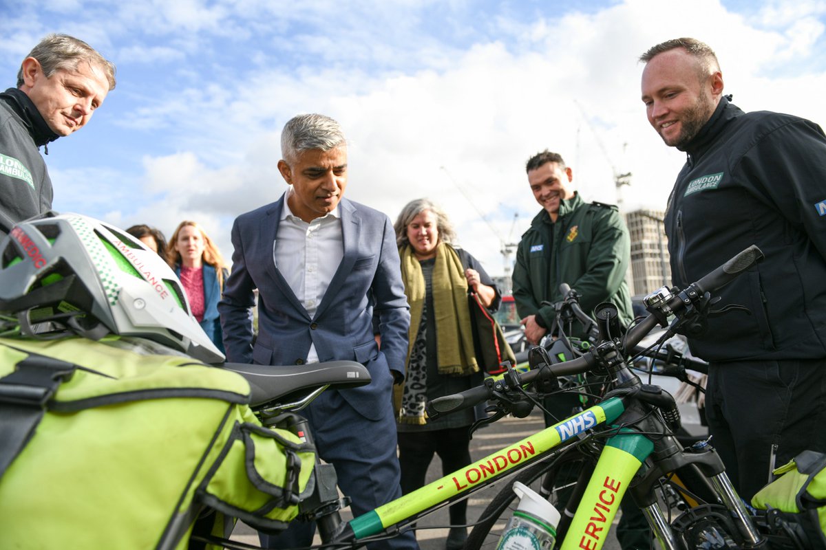 MayorofLondon's tweet photo. As London's ULEZ expands today, it was great to meet Londoners who are setting an example to help reduce air pollution at @NoOrdinaryPark. 
 
The ULEZ expansion will benefit the whole of our city, and is a crucial step in London’s green recovery from this pandemic. https://t.co/8vnJhAYRO0