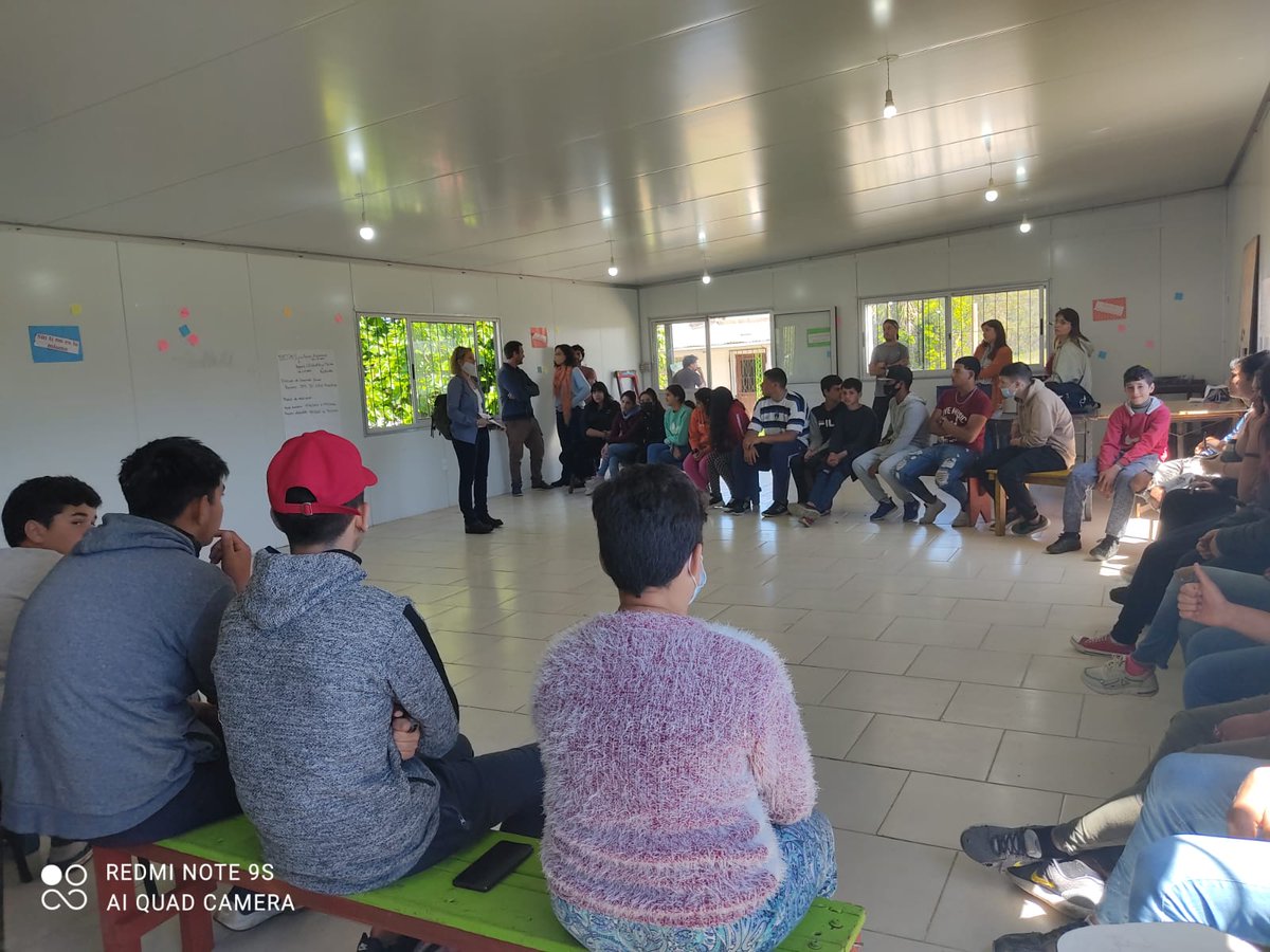 Charlas informativas de Becas Estudiantiles 2022 a cargo del Equipo Técnico de Desarrollo Social. Continuamos brindando información de este programa tan importante para la continuidad educativa de muchos/as jóvenes de nuestro departamento