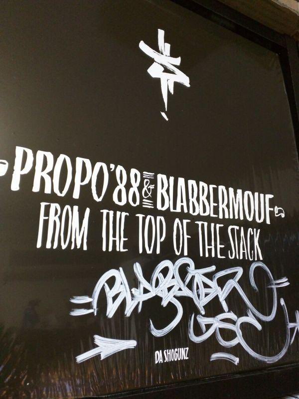 Mighty_Record's tweet photo. 新作もリリースされたオランダ🇳🇱産ヒップホップアーティストBlabberMouf。先週まで実は情報を知らなかったのですが…これはかなりオススメ！

Propo'88 &amp; BlabberMouf - FlabberGasted OFFICIAL MUSIC VIDEO (Da Shogunz ... https://t.co/eVlRufRE3X #Blabbermouf #Propo88 #Netherlands #DutchHipHop https://t.co/UvDDoO606J