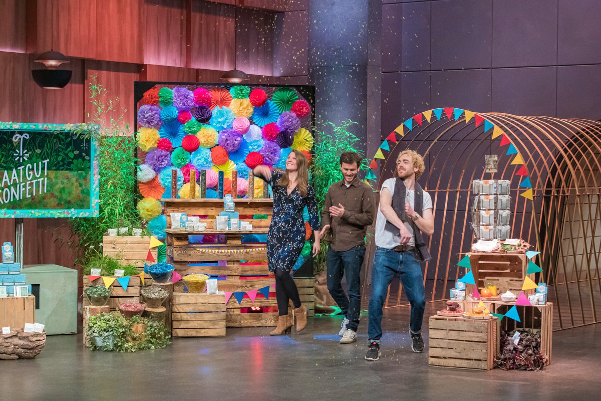 Heute 20:15 verteilen <a href="/saatgutkonfetti/">Saatgutkonfetti BBS aka seedconfetti</a> ihr innovatives Produkt in der Höhle der Löwen @voxdhdl. Ihr Saatgut ließen sie auch schon auf dem #EntrepreneurshipSummit21 regnen &amp; sprachen in zwei Impulsgruppen über den Spaß an Nachhaltigkeit. [Foto: RTL / Bernd-Michael Maurer]