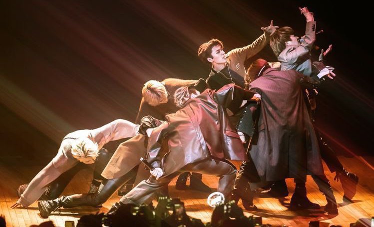 kyuungja's tweet photo. ateez choreos are just so beautiful. this looks like a painting https://t.co/2WfOagxLgb