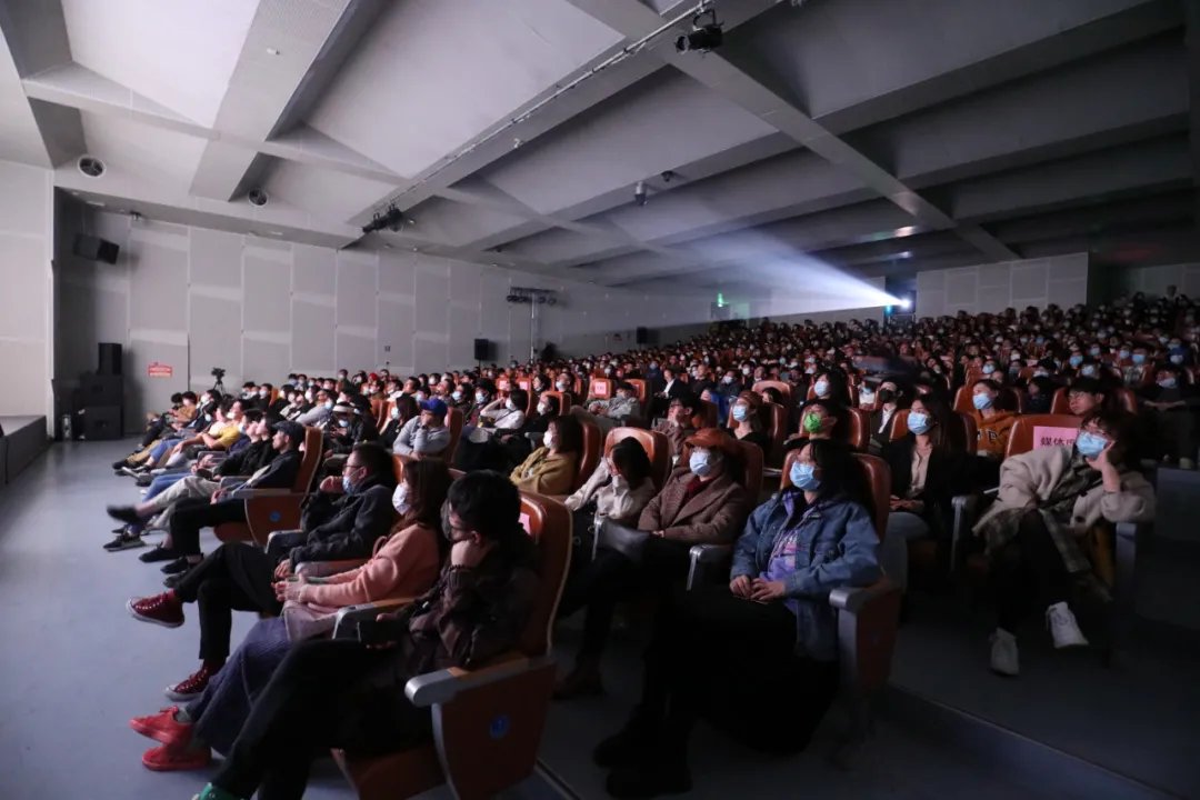 CAAofficialEN's tweet photo. The fifth West Lake International Documentary Festival (IDF) began at the Nanshan Campus of #CAA on Oct 22. IFS’s main competition unit received 562 documentaries from 73 countries and regions this year, among which 24 works were shortlisted. #Art #University #CAANews #IntlCAA https://t.co/AdyNlAh5AN