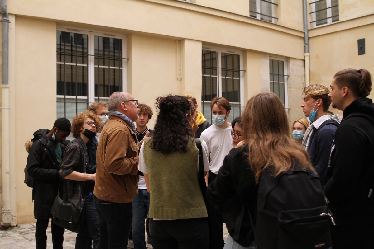 Visite de la <a href="/Fond_Cartier/">Fondation Cartier pour l'Art Contemporain</a> avec les étudiant-es de BTS 1ère année options Montage et Image du <a href="/lycee_suger/">Lycée Suger</a> le 21/10/21.
Dans le cadre de l'enseignement de Culture Audiovisuelle et Artistique, découverte de l'oeuvre du photographe anglo-saxon John #COPLANS.